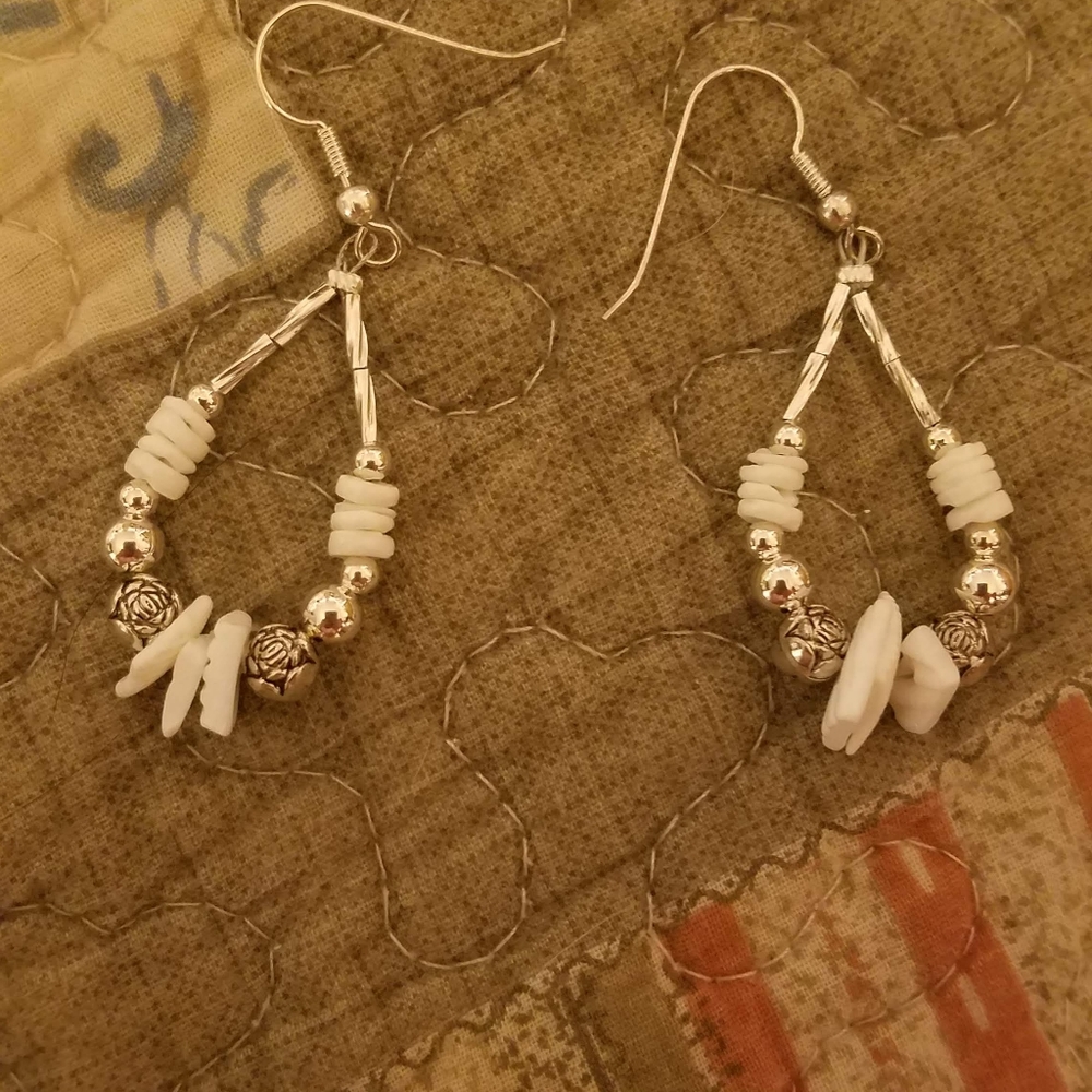 Pretty white and silver dangly handmade earringsPlease go to my page and see ot - Picture 6 of 12